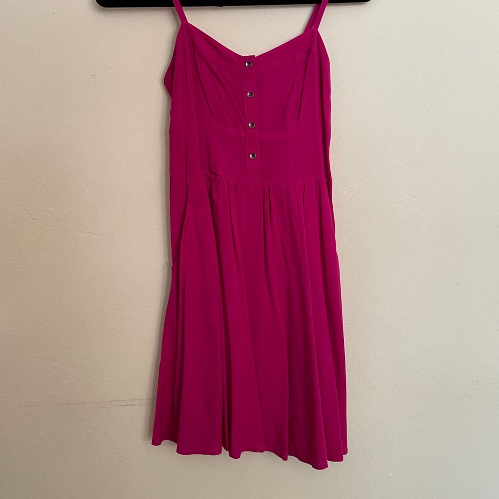Express causal dress with pockets